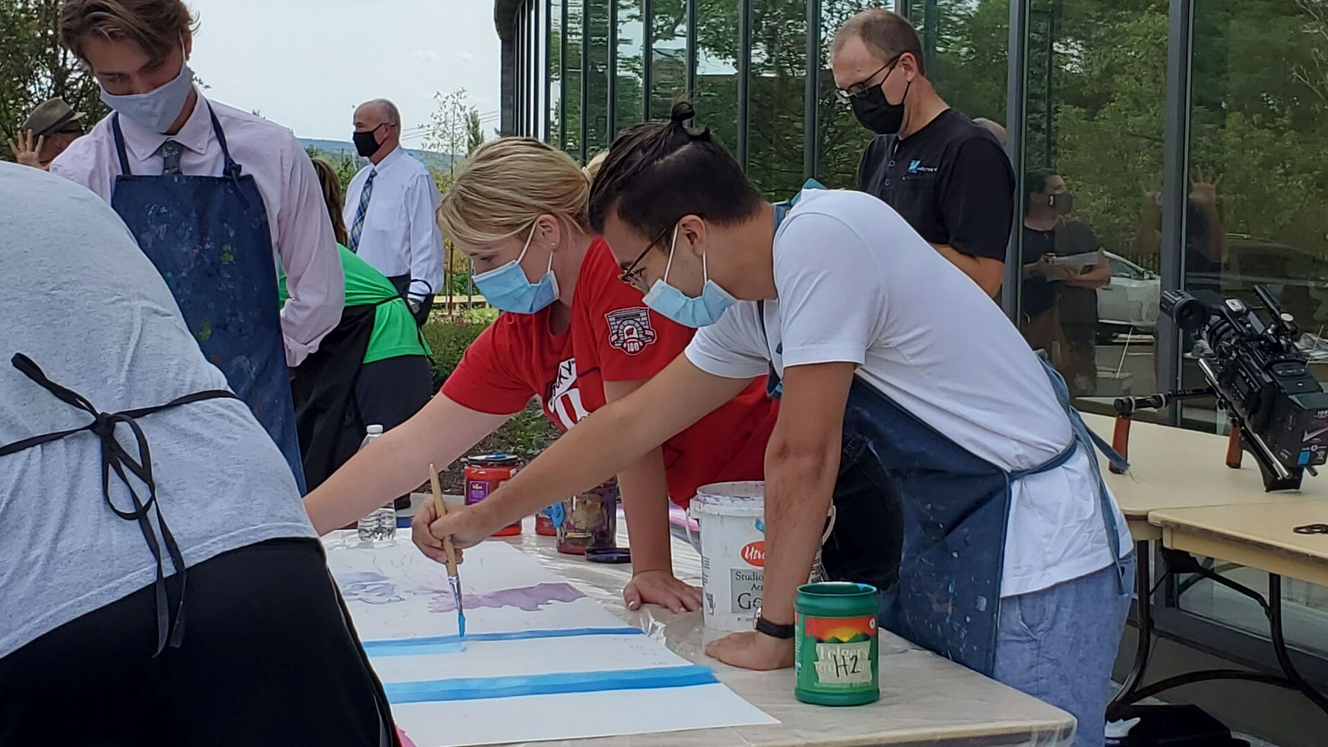 Drexel University College of Medicine at Tower Health students paint mural